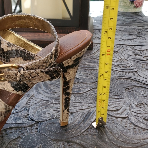 Marc Fisher cobra print platform sandals - Picture 6 of 6